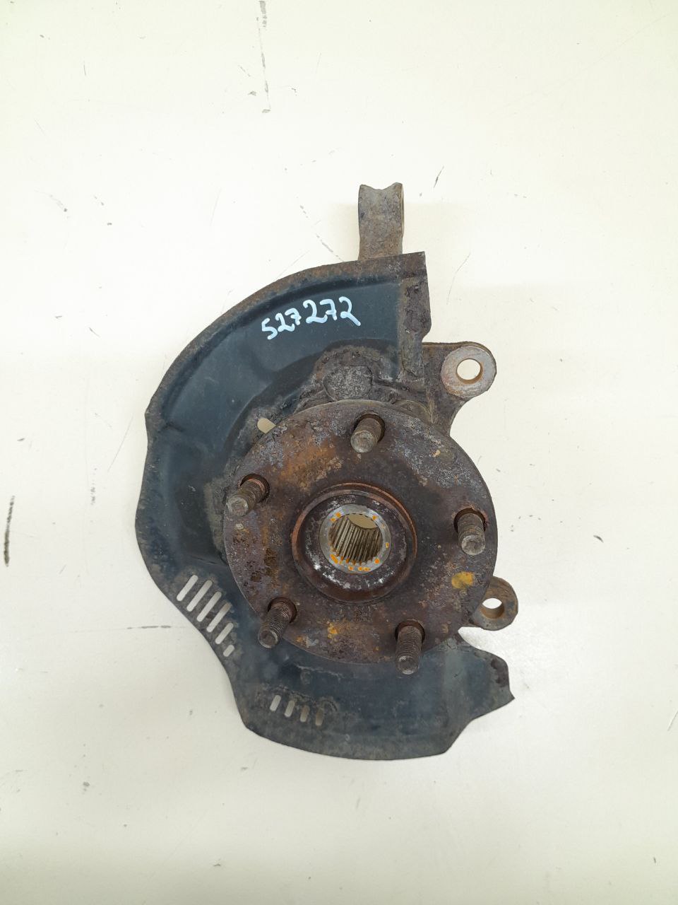 Кулак поворотный передний правый Toyota Corolla E150 2006-2013