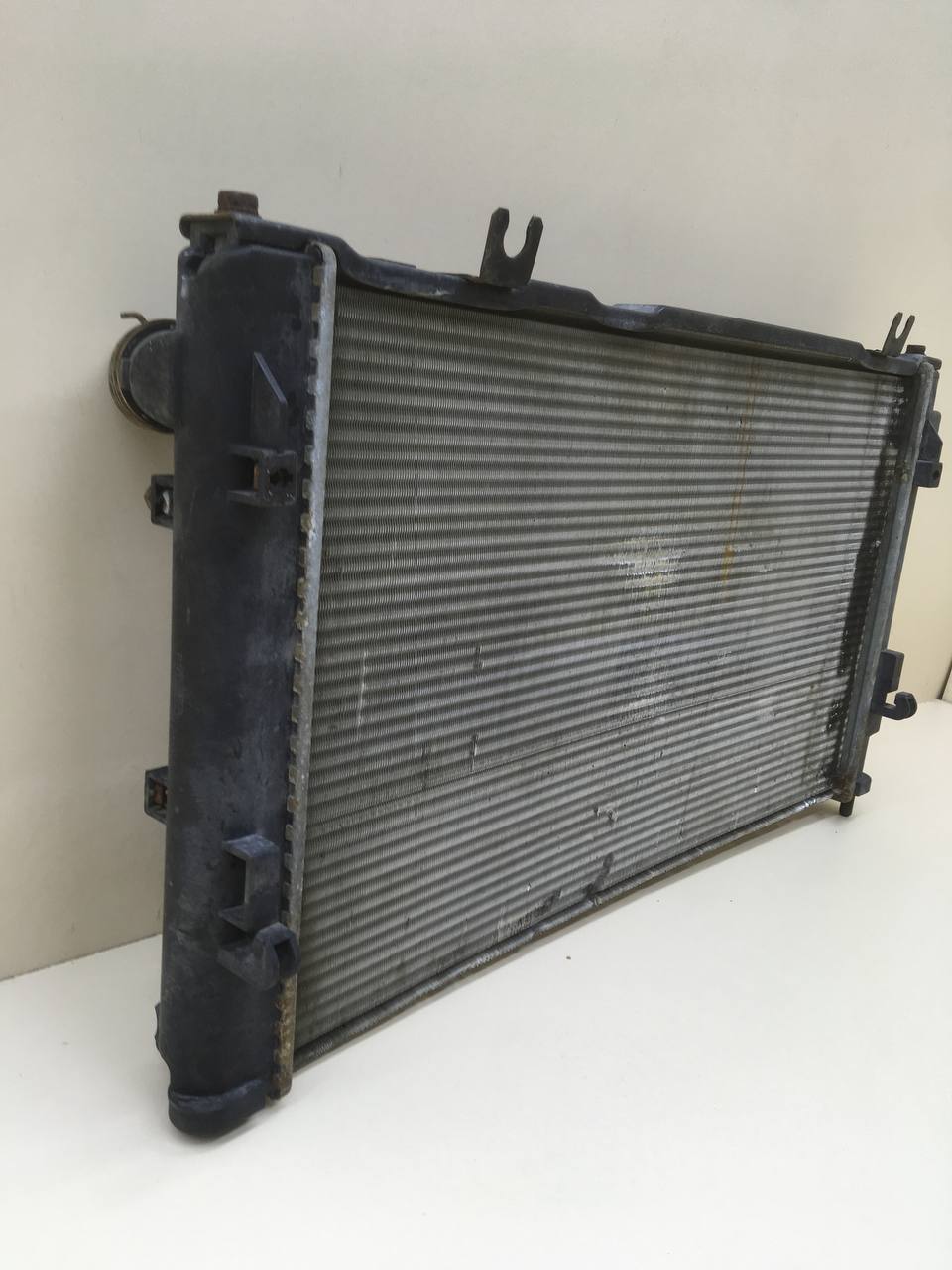 Радиатор охлаждения двигателя Lada Granta 2011>