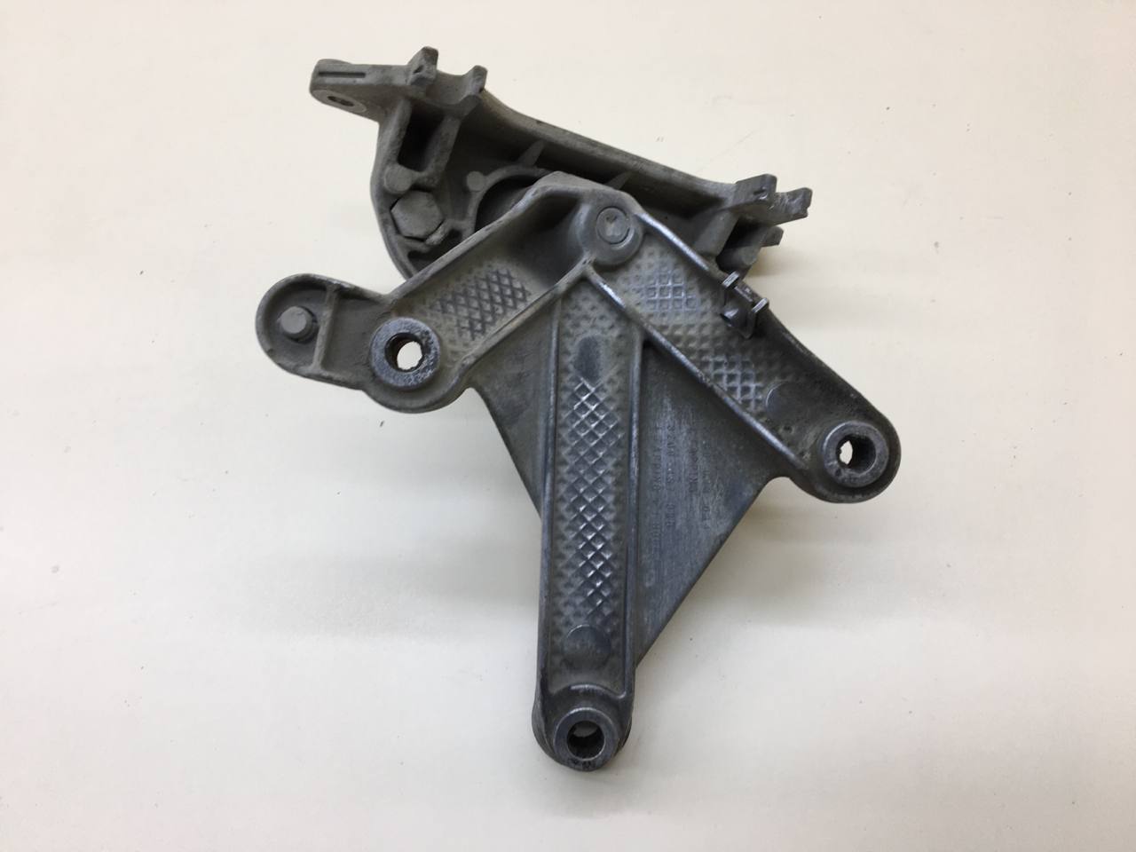 Кронштейн КПП Nissan Almera 3 (G11, G15) 2012> Кронштейн КПП Nissan Almera 3 (G11, G15) 2012>