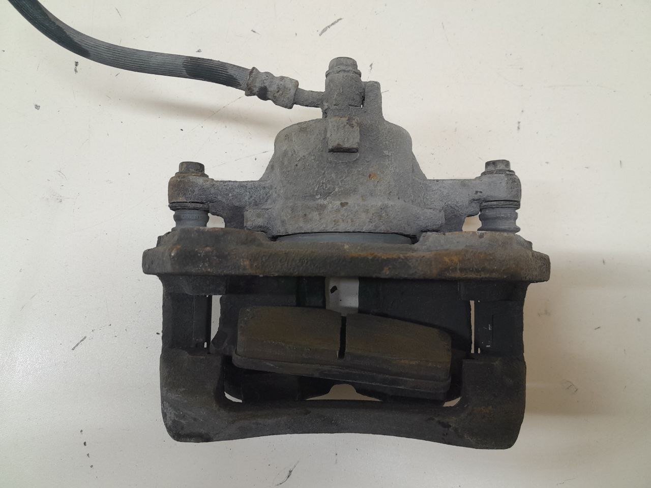 Суппорт передний левый Nissan Almera (N16) 2000-2006