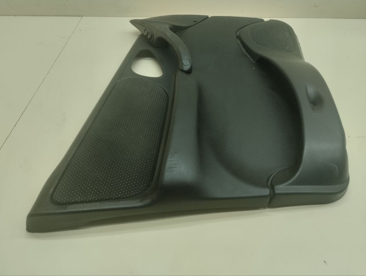 Обшивка двери передней левой Chevrolet Niva 2009-2020