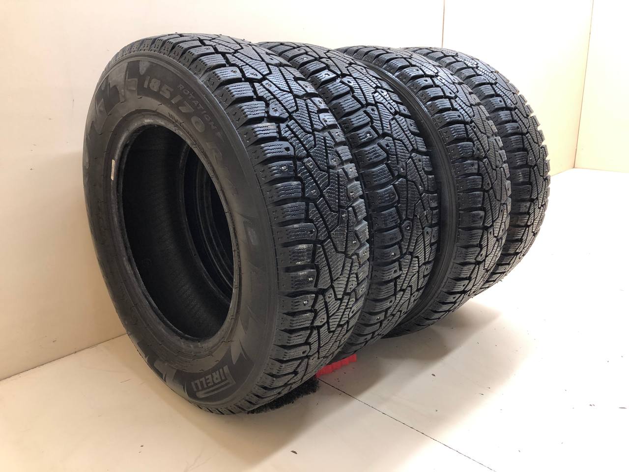 Шины к-кт R14 Зимние шипованные PIRELLI