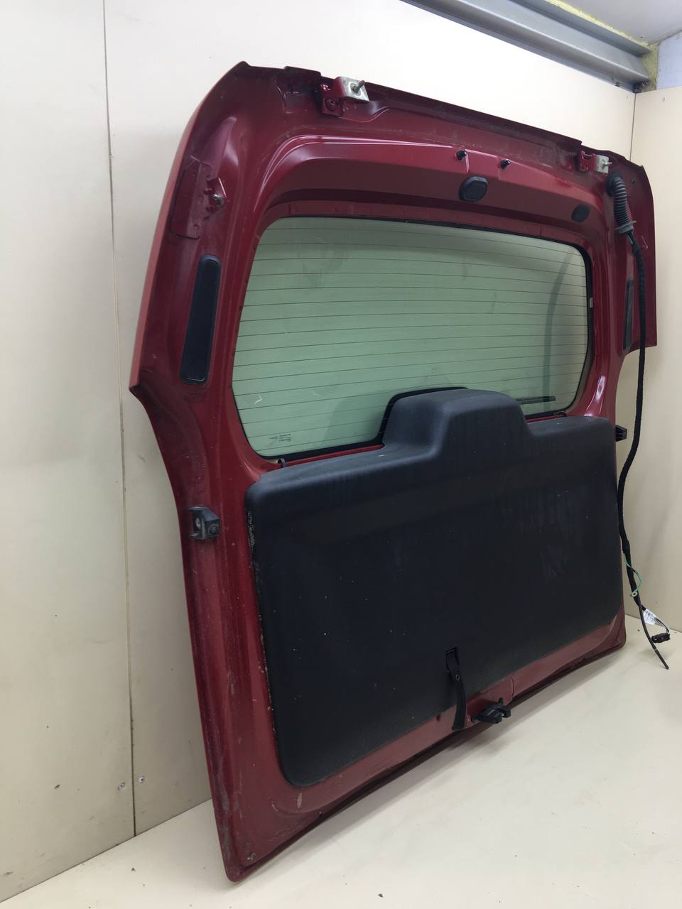 Дверь багажника со стеклом Peugeot Partner Tepee (B9) 2008-2018 Дверь багажника со стеклом Peugeot Partner Tepee (B9) 2008-2018