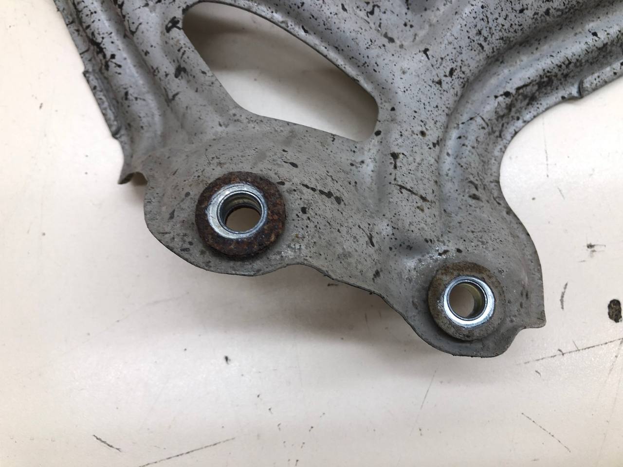 Экран тепловой Toyota Corolla E180 2013-2019 Экран тепловой Toyota Corolla E180 2013-2019