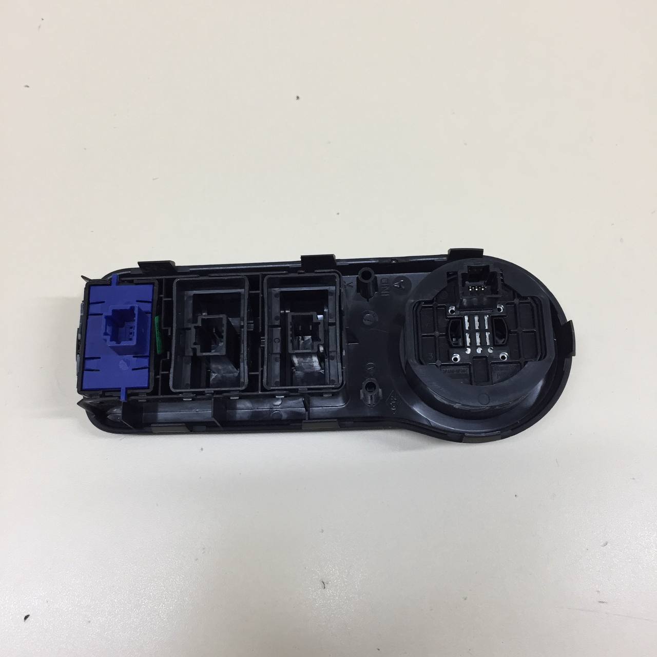 Блок кнопок Renault Duster (HSA, HSM) 2012> Блок кнопок Renault Duster (HSA, HSM) 2012>