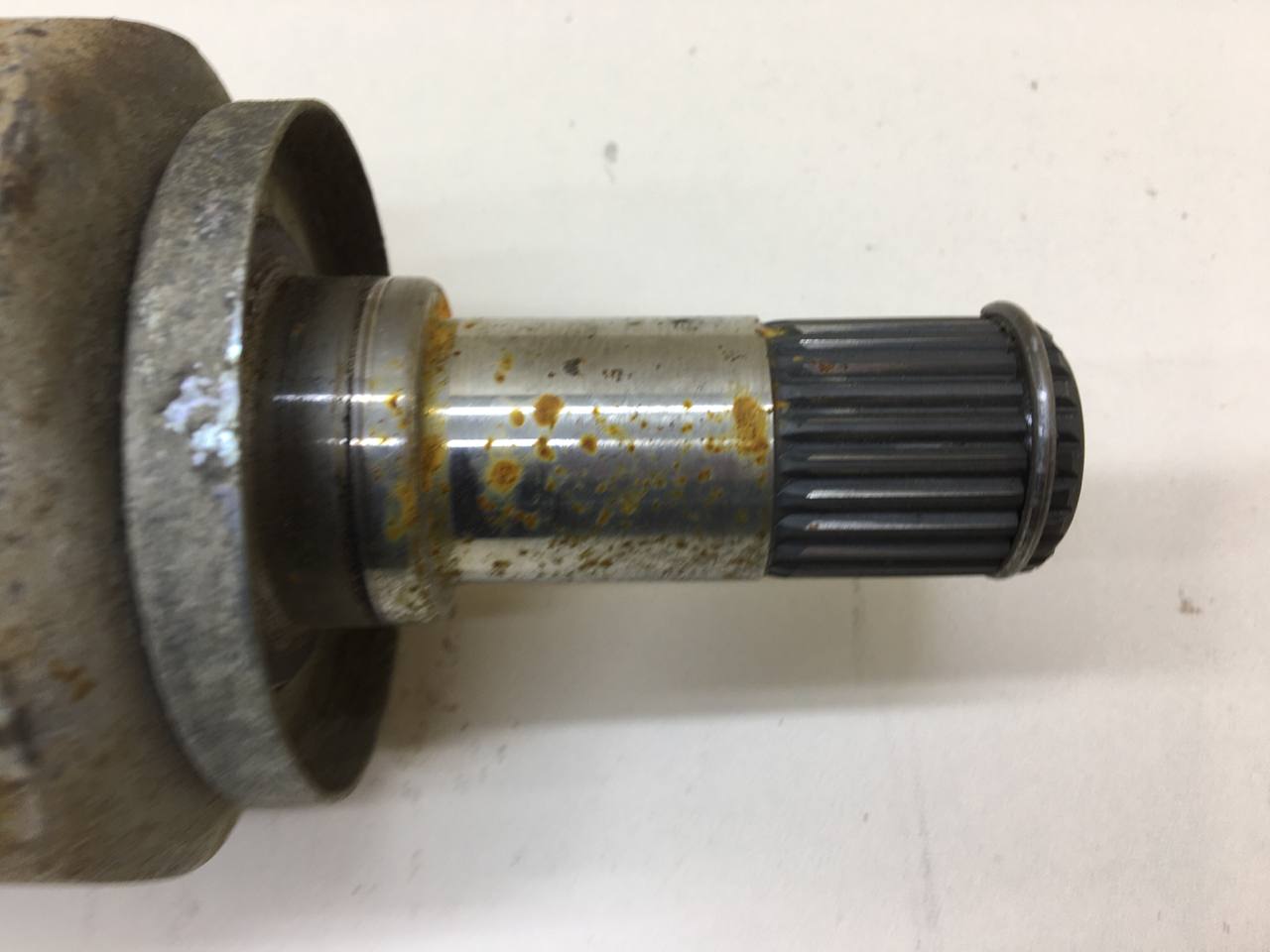 Полуось передняя левая Lada Granta 2011>