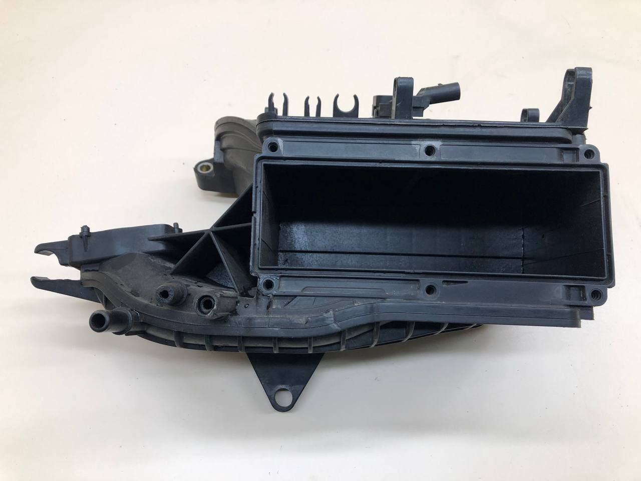 Коллектор впускной Volkswagen Jetta (A6) 2010-2019 Коллектор впускной Volkswagen Jetta (A6) 2010-2019