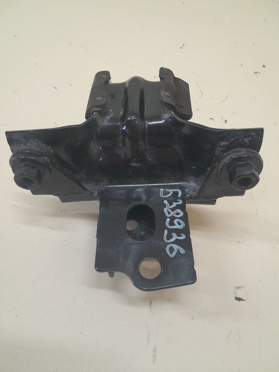 Опора КПП левая Volkswagen Polo (MK5) 2011-2020 Опора КПП левая Volkswagen Polo (MK5) 2011-2020