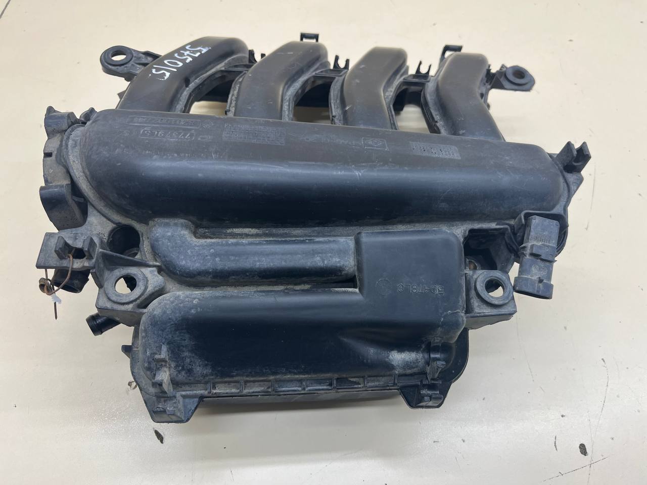 Коллектор впускной Renault Megane (2) 2002-2009 Коллектор впускной Renault Megane (2) 2002-2009