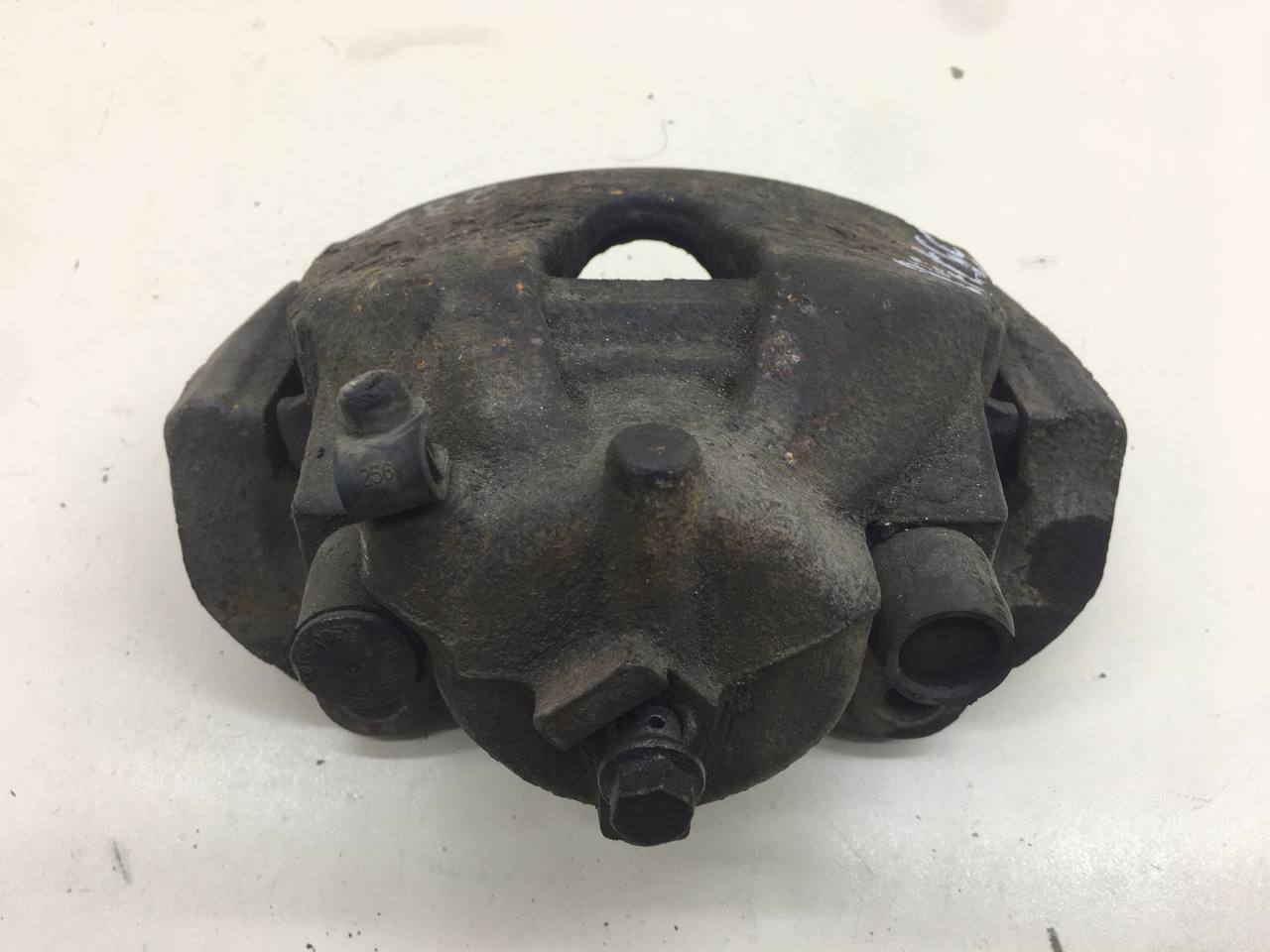 Суппорт передний левый Opel Astra H / Family 2004-2015