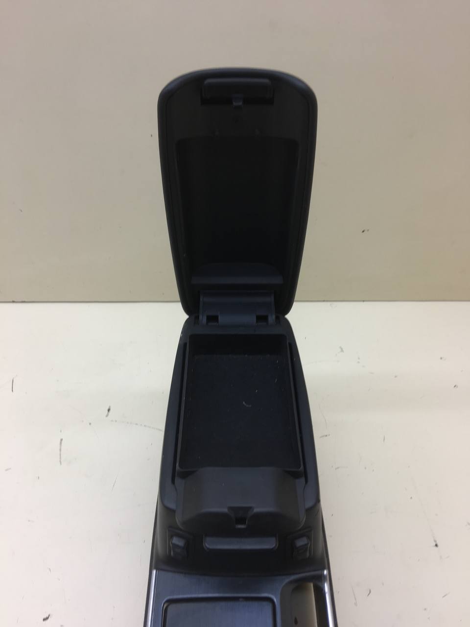 Консоль центральная Mazda Mazda 6 (GG) 2002-2007 Консоль центральная Mazda Mazda 6 (GG) 2002-2007