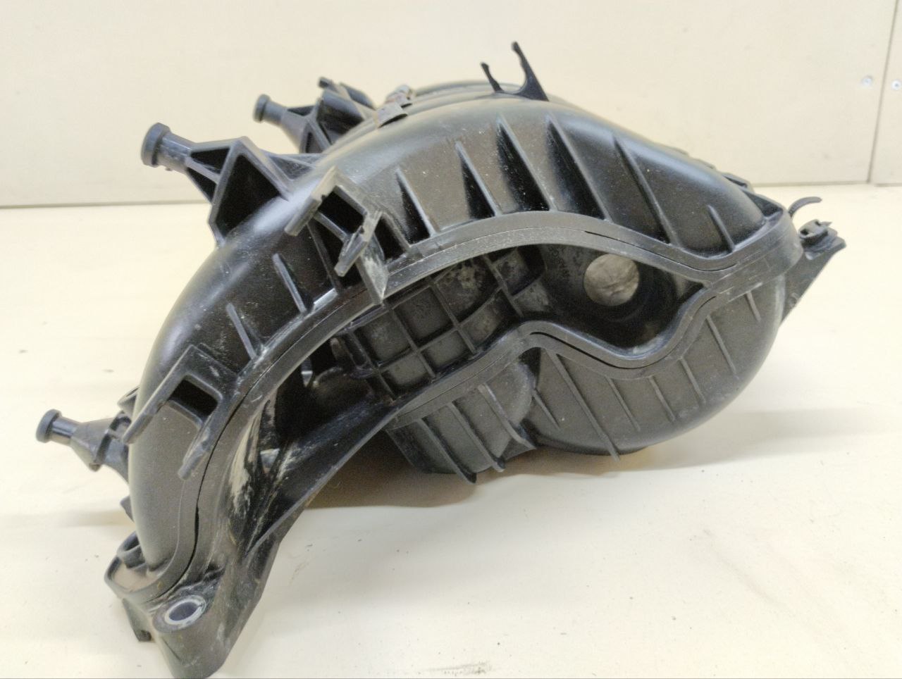 Коллектор впускной Volkswagen Polo (MK5) 2011-2020 Коллектор впускной Volkswagen Polo (MK5) 2011-2020