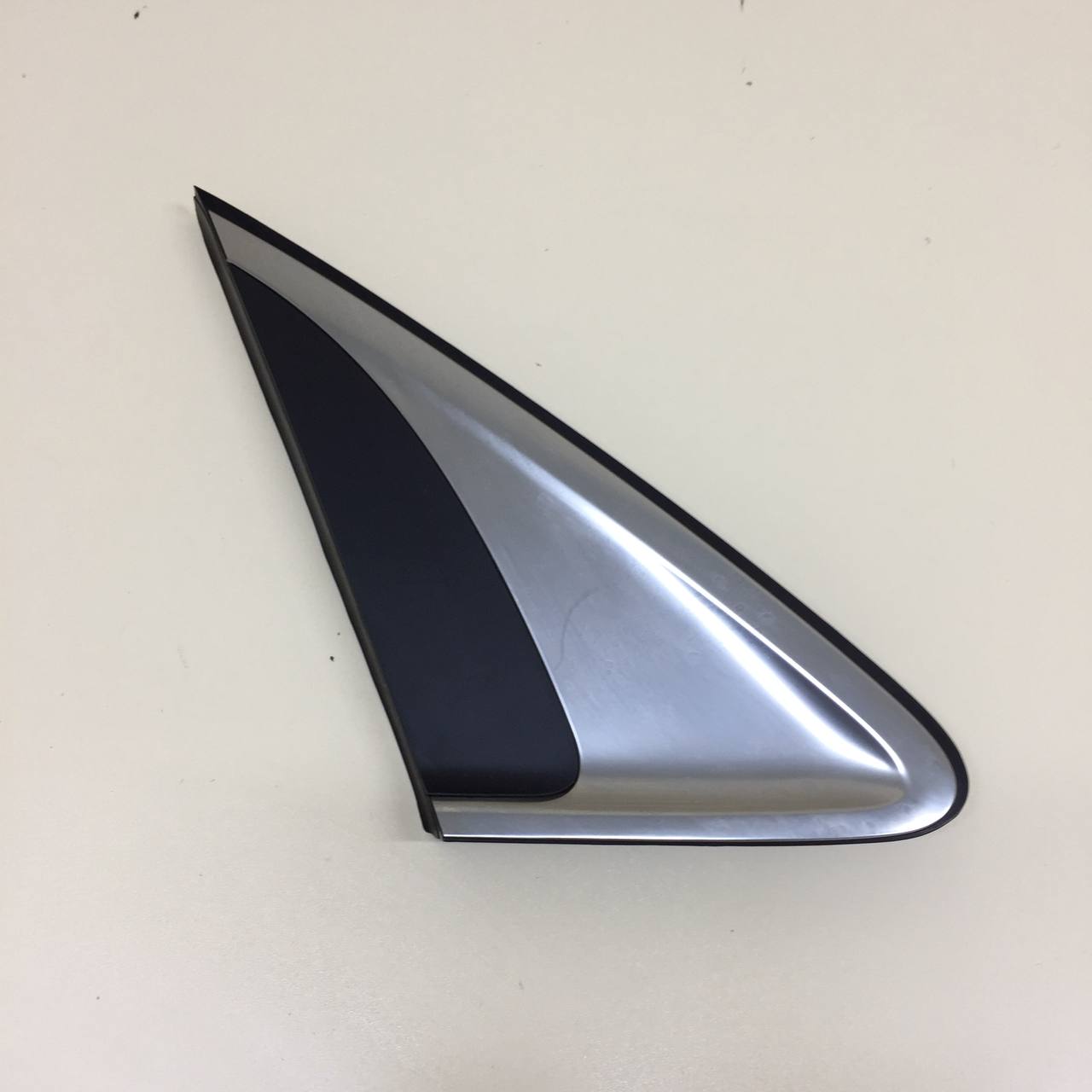 Накладка двери задней левой Kia Xceed 2019-2023