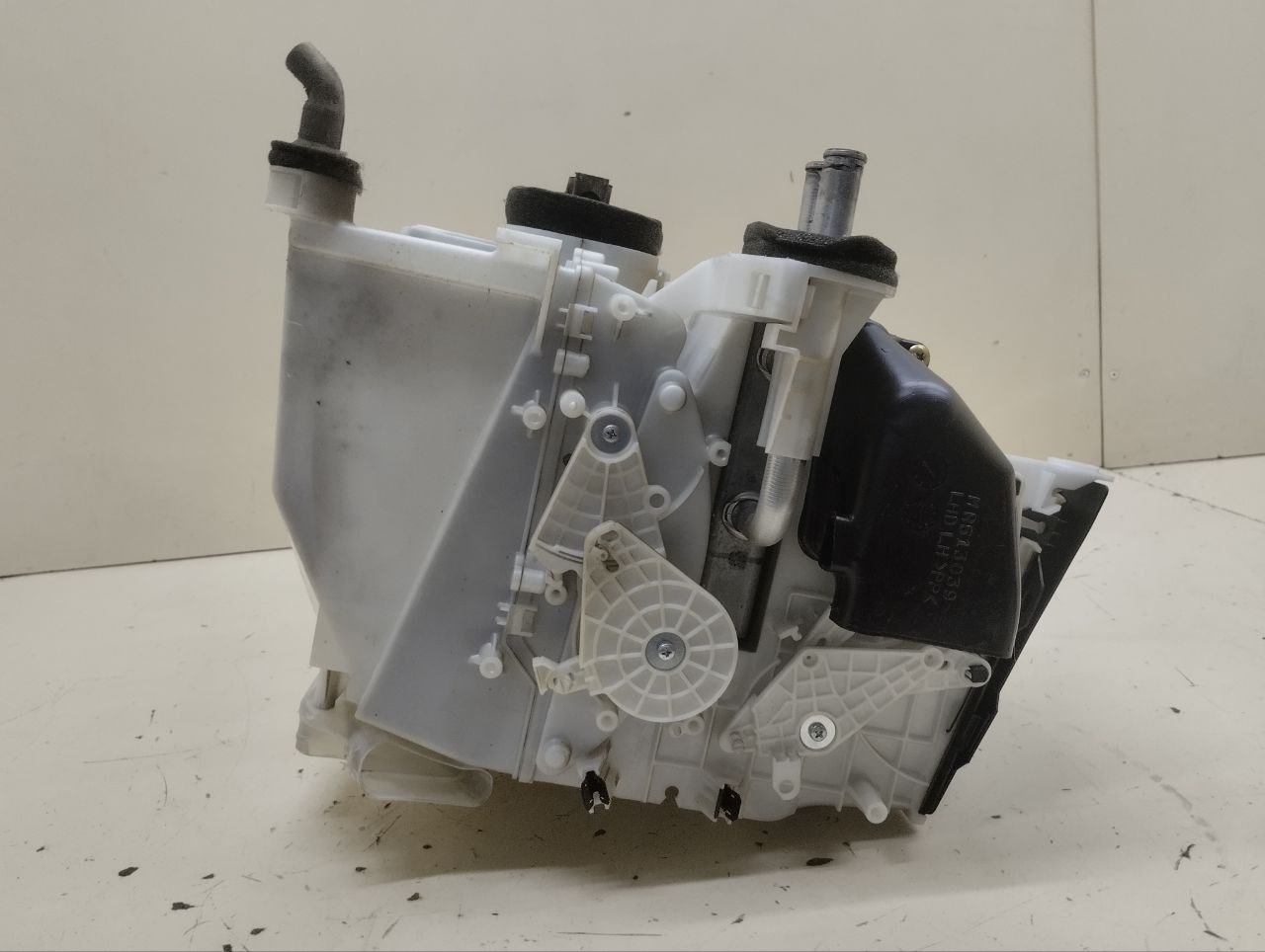 Корпус отопителя Mitsubishi Lancer 9 (CS/Classic) 2000-2011 Корпус отопителя Mitsubishi Lancer 9 (CS/Classic) 2000-2011