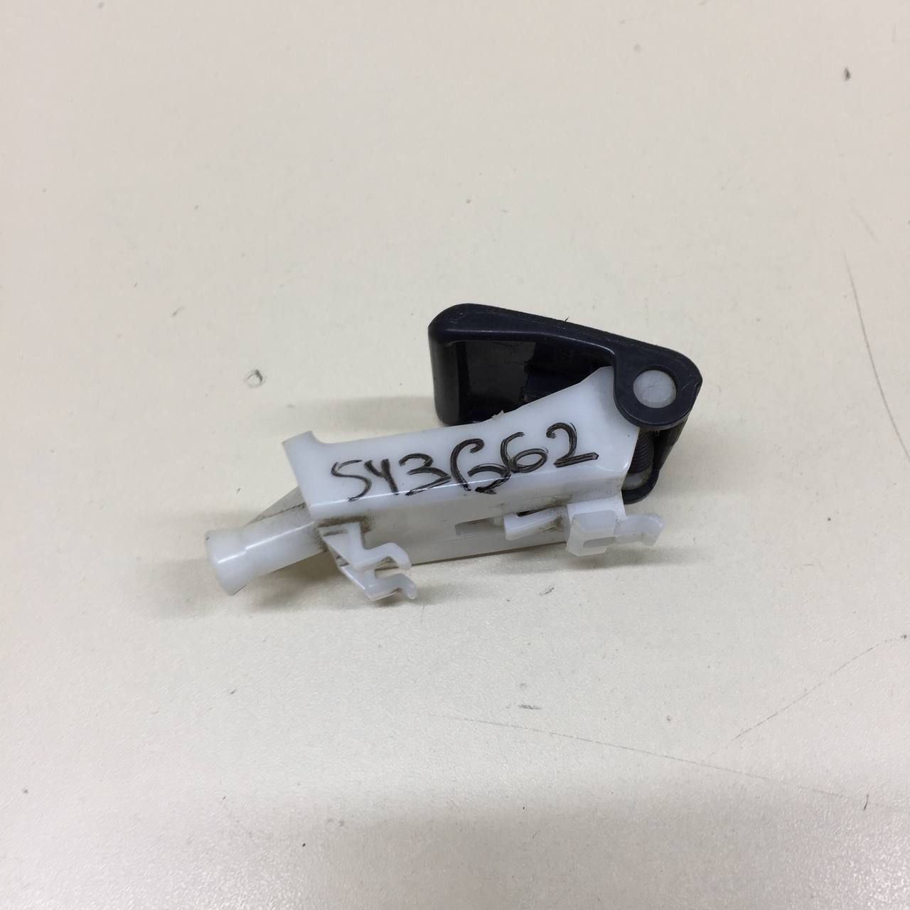 Ручка открывания капота Toyota Rav 4 (A30) 2006-2013 Ручка открывания капота Toyota Rav 4 (A30) 2006-2013