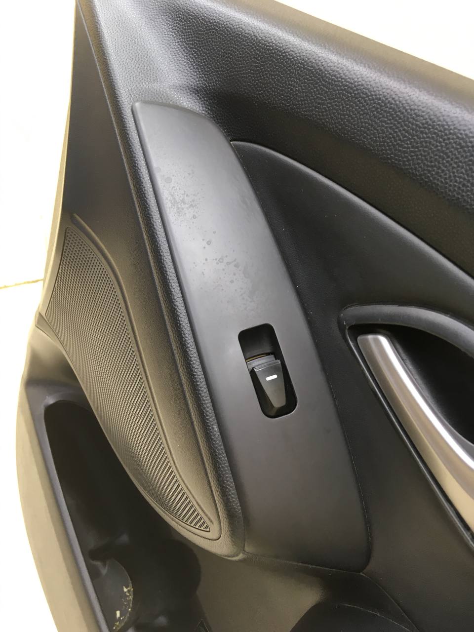 Обшивка двери передней правой Hyundai ix35 (LM) 2010-2015 Обшивка двери передней правой Hyundai ix35 (LM) 2010-2015