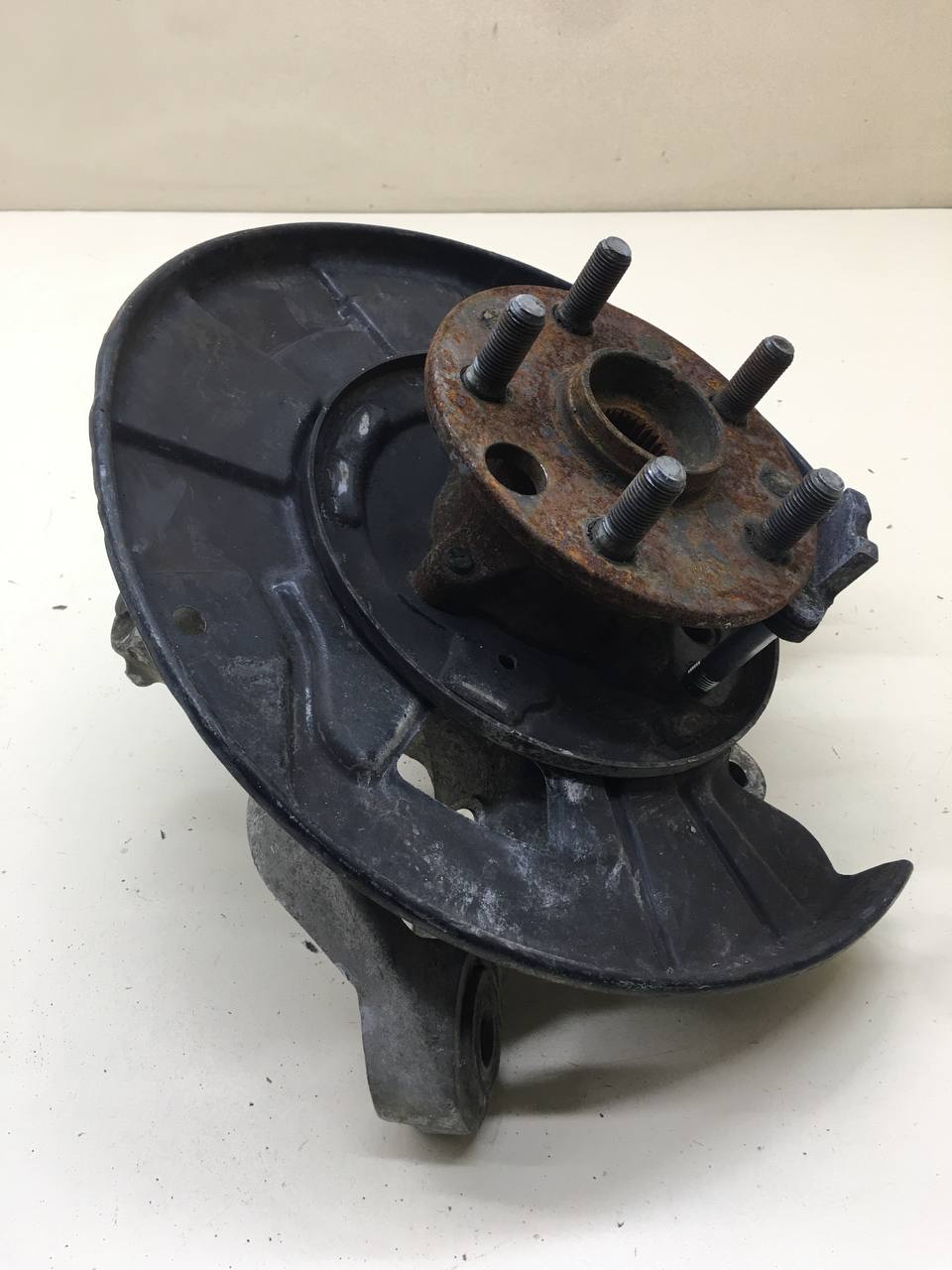 Кулак поворотный задний правый Lexus LS460 (XF40) 2006-2017