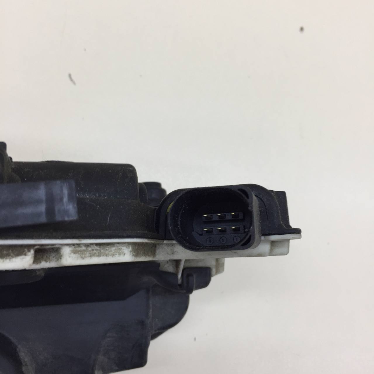 Замок двери задней левой Volkswagen Tiguan (5N1) 2007-2011 Замок двери задней левой Volkswagen Tiguan (5N1) 2007-2011