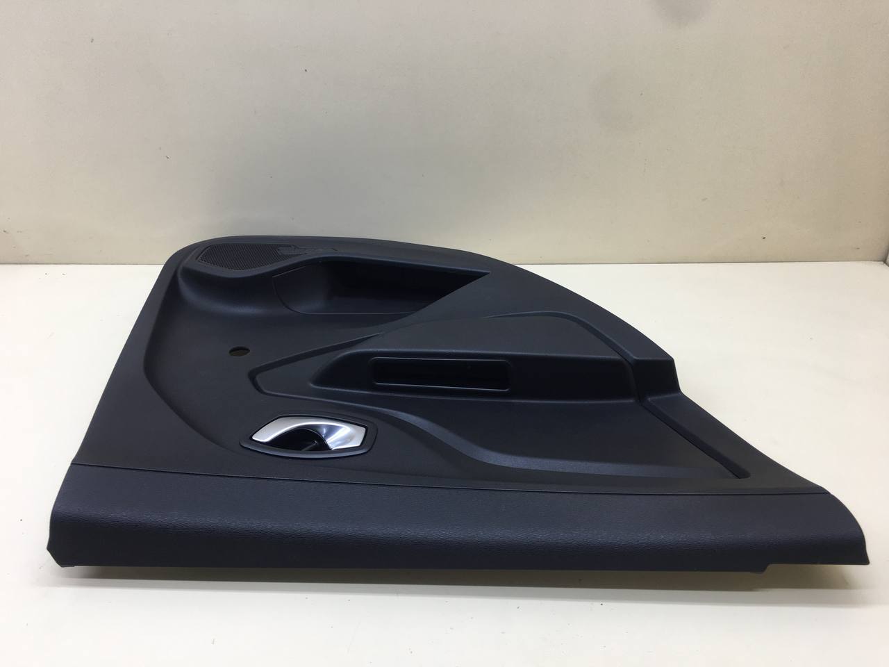 Обшивка двери задней левой Lada  X-RAY Cross 2018 >