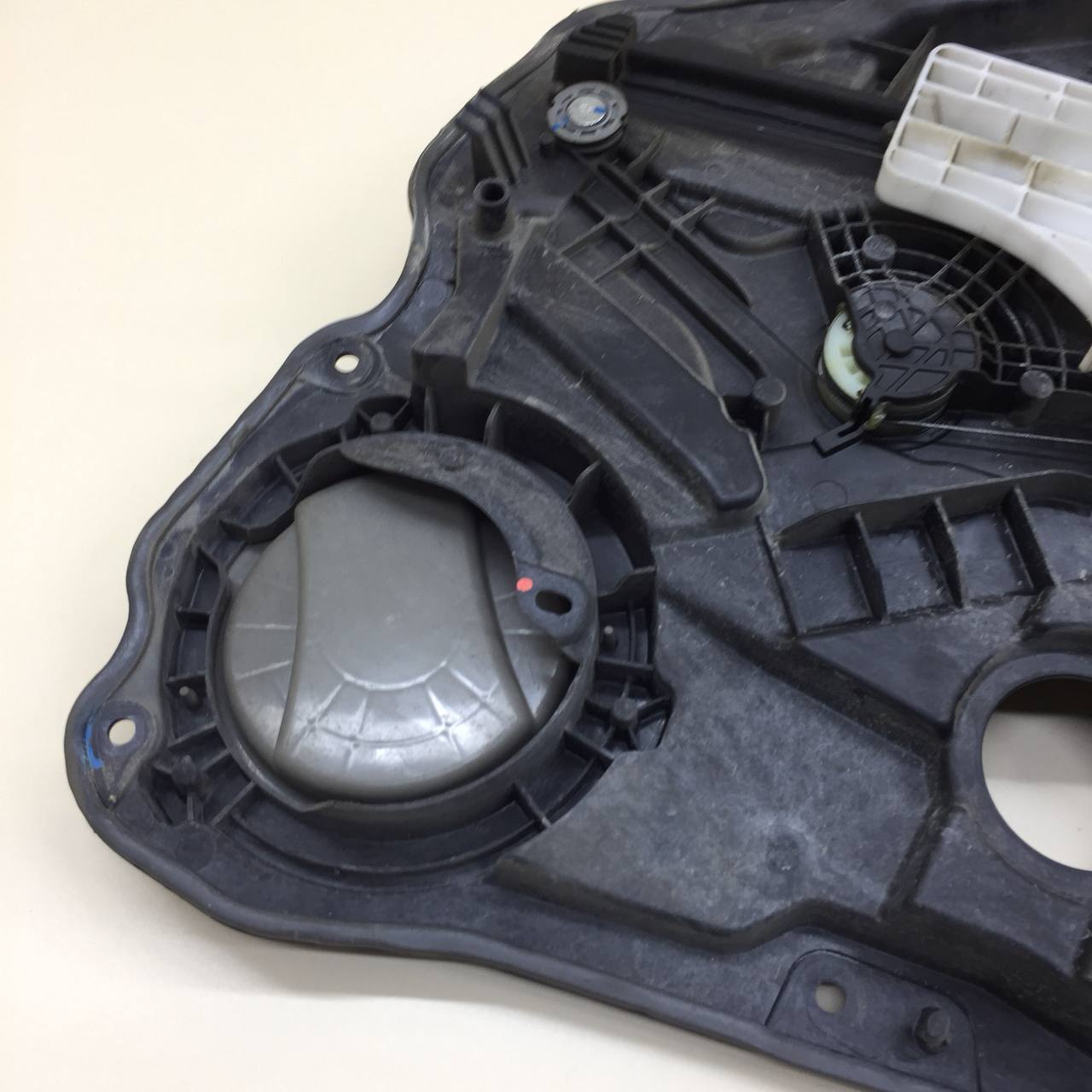 Стеклоподъемник электр. задний правый Hyundai Elantra (CN7) 2020>