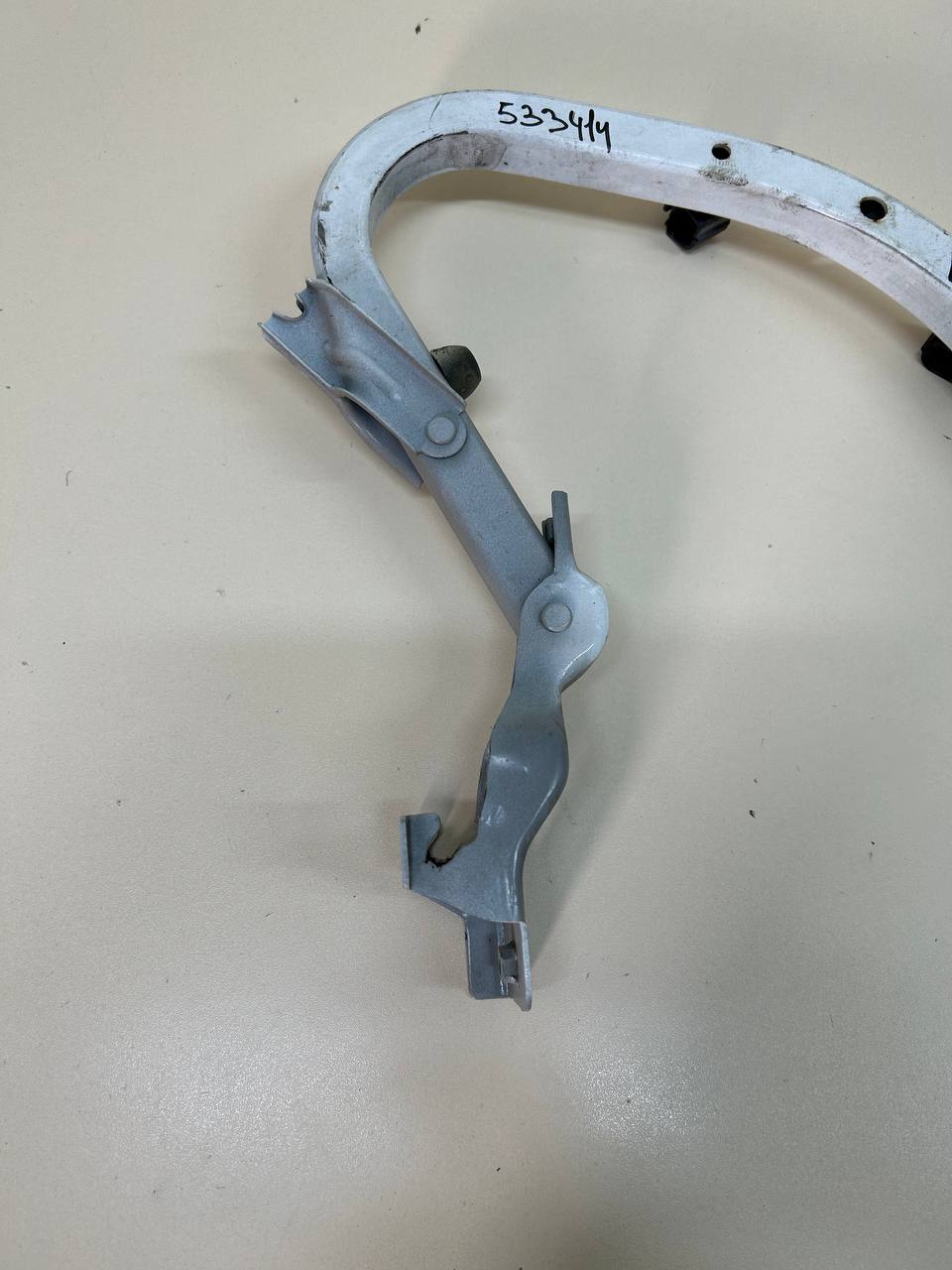 Петля крышки багажника Hyundai Solaris (RB) 2010-2017