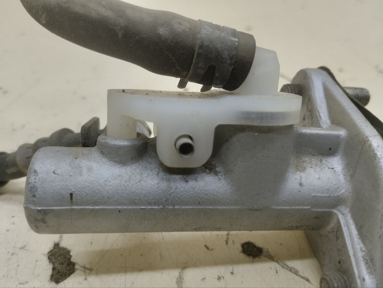 Цилиндр сцепления главный Mitsubishi Lancer 9  (CS/Classic) 2000-2011