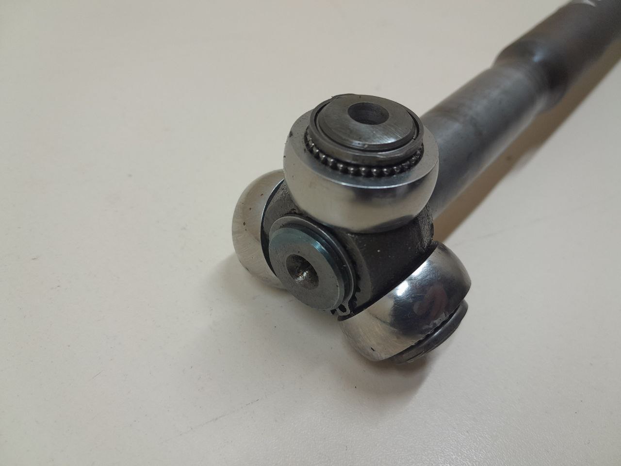 Полуось передняя левая Ford Fusion (JU) 2002-2012 Полуось передняя левая Ford Fusion (JU) 2002-2012