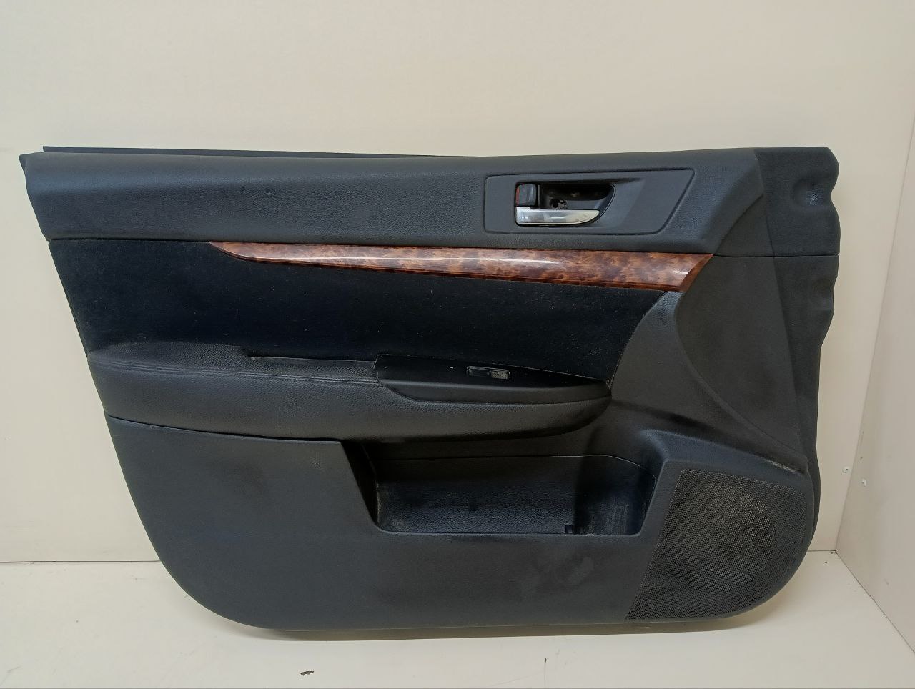 Обшивка двери передней левой Subaru Legacy (B14) 2010-2015