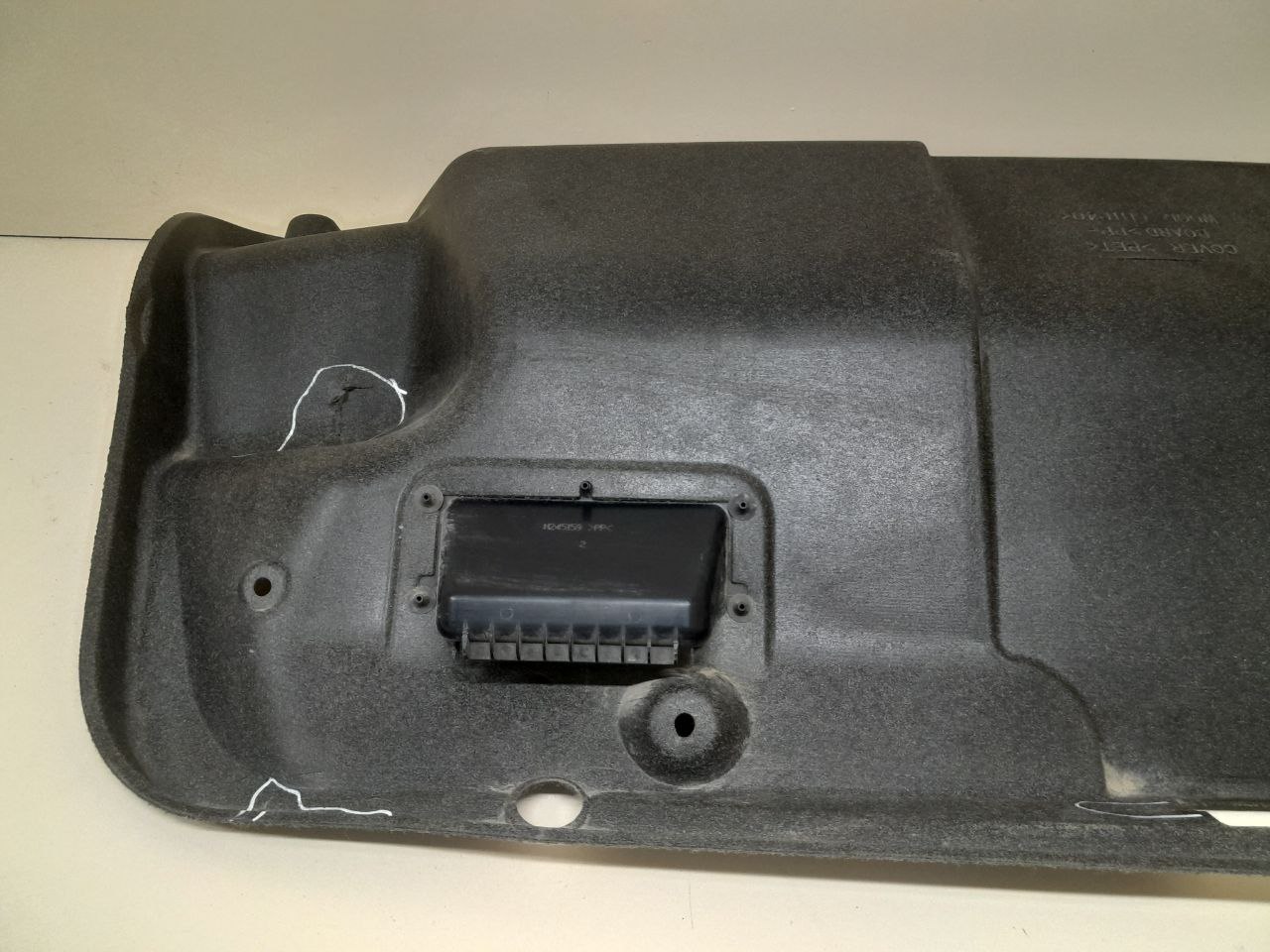 Обшивка двери багажника Mitsubishi Lancer X (CX, CY) 2007> Обшивка двери багажника Mitsubishi Lancer X (CX, CY) 2007>
