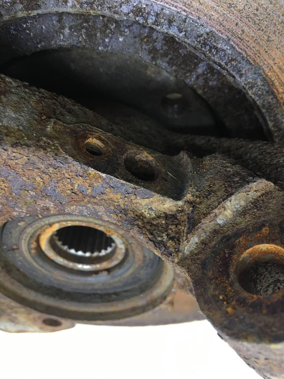 Кулак поворотный передний левый Fiat Albea 2002-2012