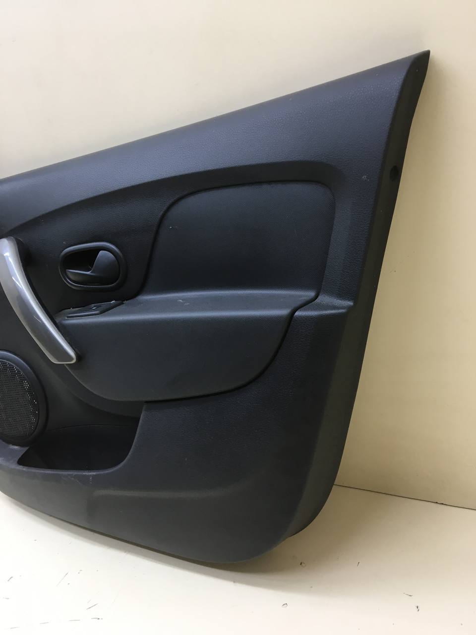 Обшивка двери передней правой Renault Sandero Stepway (5S) 2014-2022 Обшивка двери передней правой Renault Sandero Stepway (5S) 2014-2022