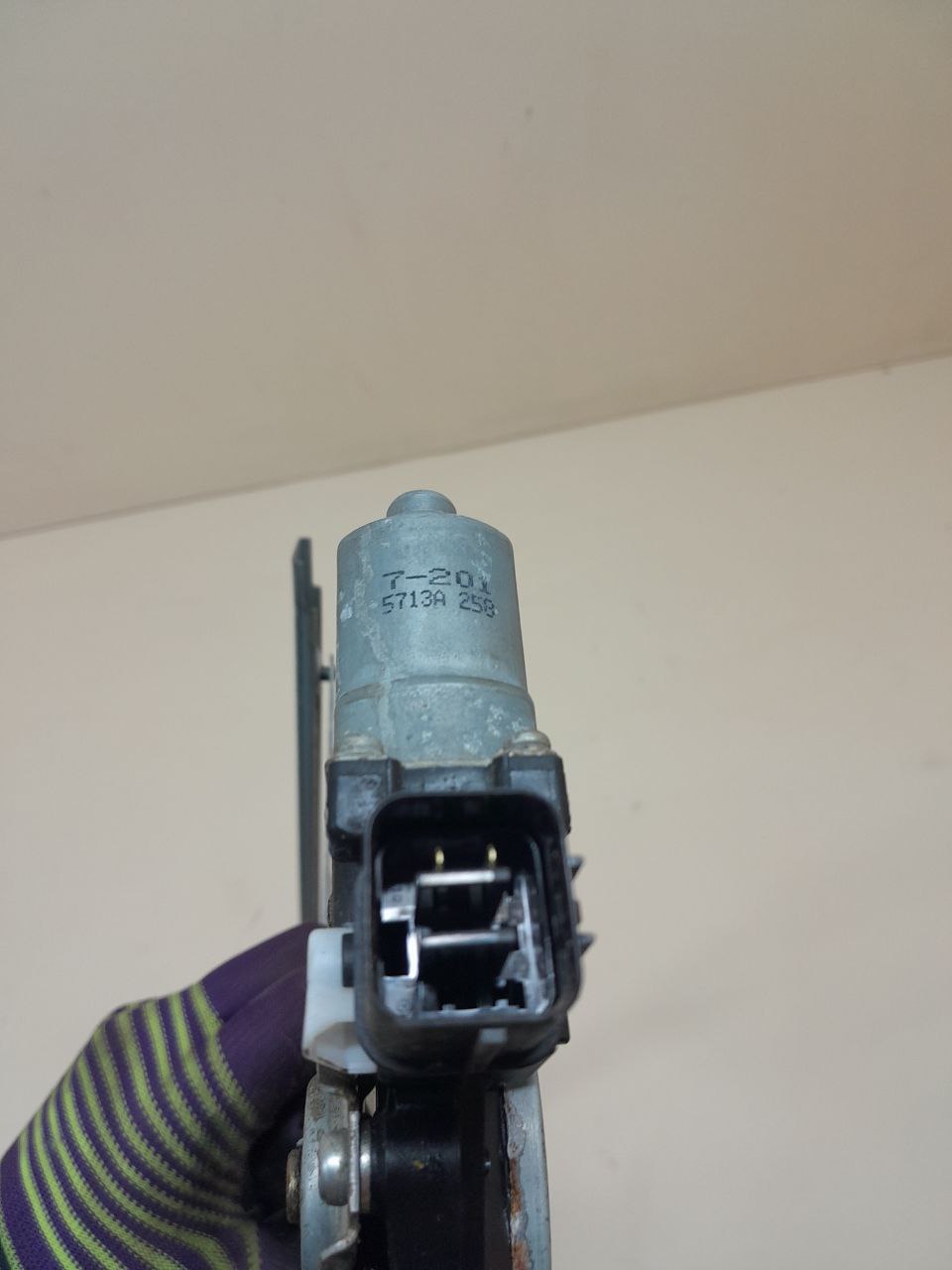 Стеклоподъемник электр. задний правый Mitsubishi Outlander (GF) 2012>