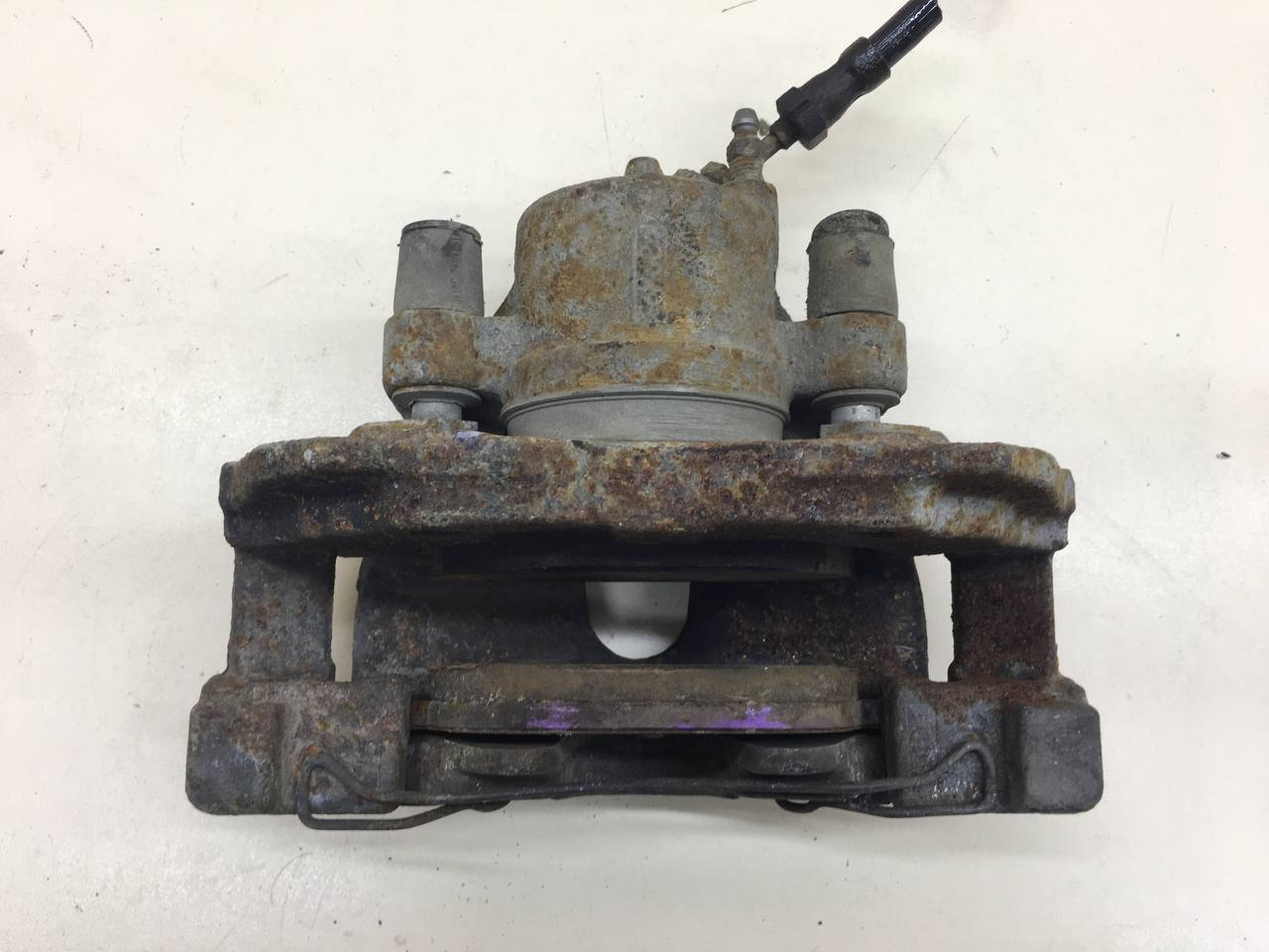 Суппорт передний правый Ford Focus 3 2011>