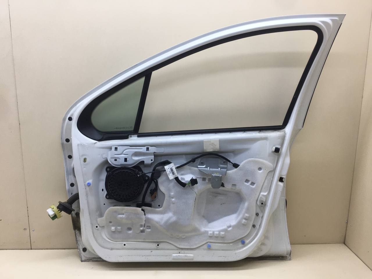 Дверь передняя правая Peugeot 207 2006-2013