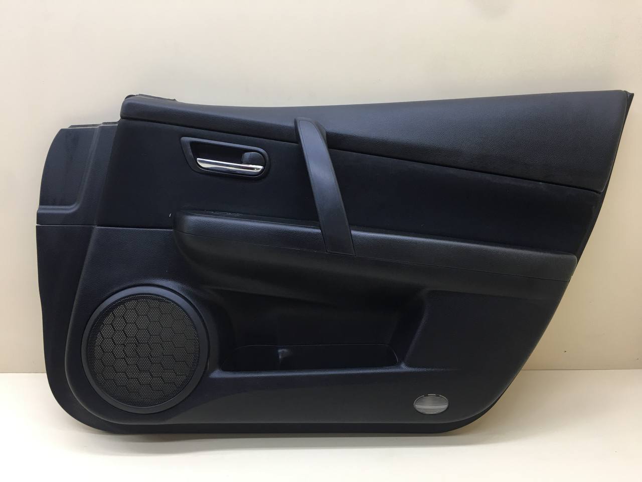 Обшивка двери передней правой Mazda Mazda 6 (GH) 2007-2012