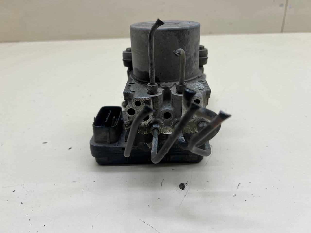Блок ABS (насос) Toyota Rav 4 (XA40) 2013-2019