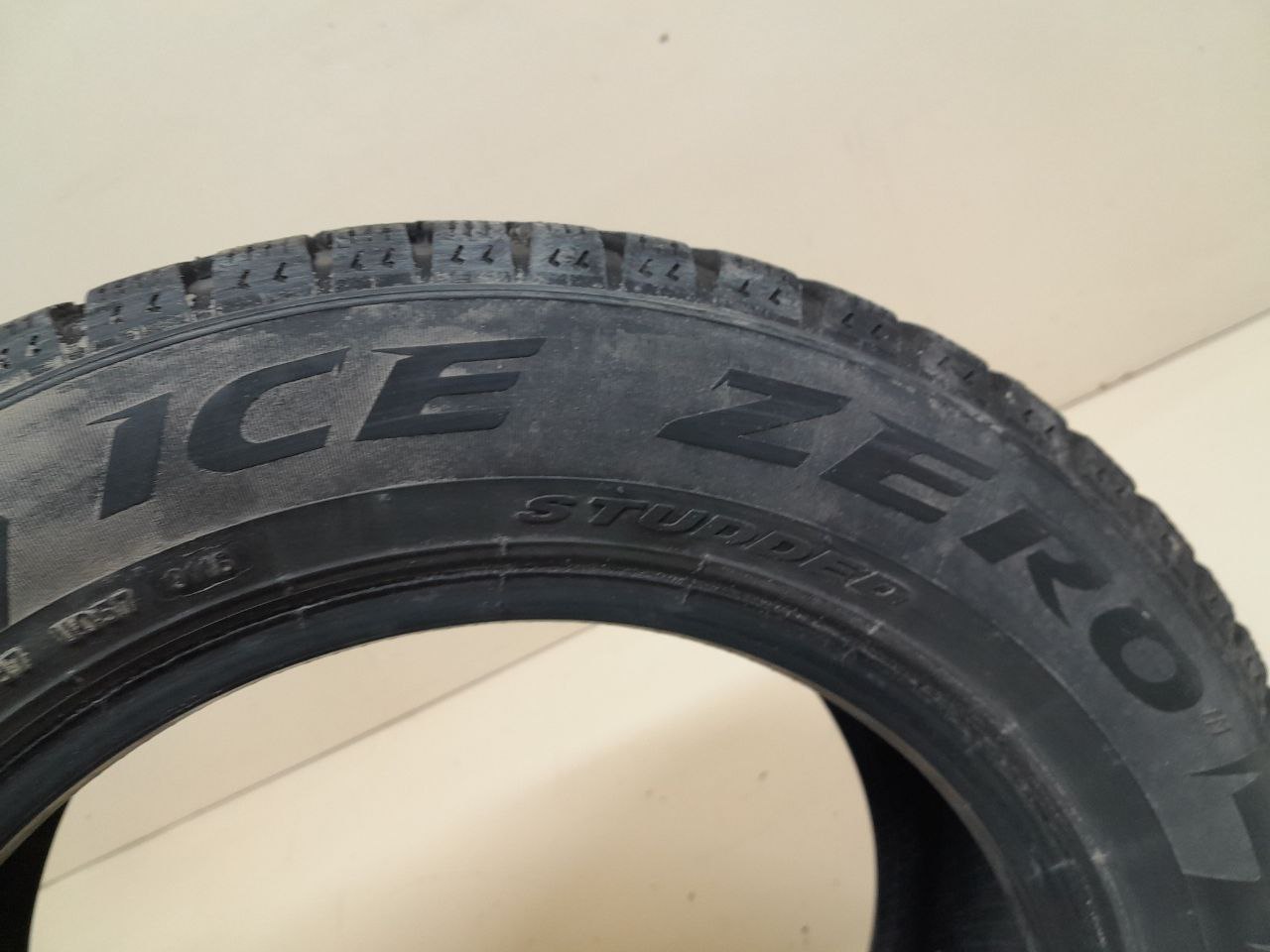 Шины R15 Зимние шипованные Pirelli Winter Ice Zero 
