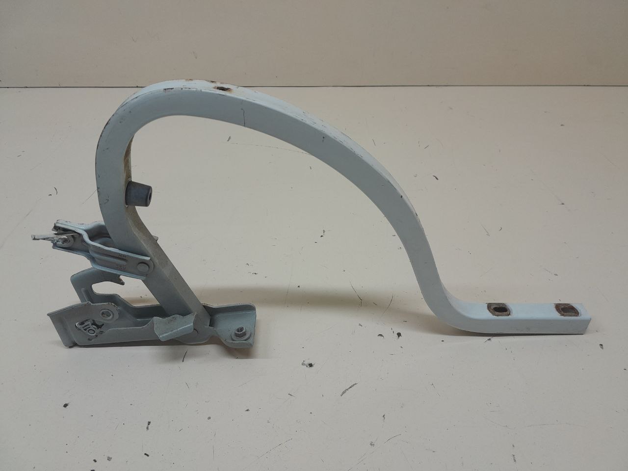 Петля крышки багажника Chevrolet Cobalt (T250) 2011-2015 Петля крышки багажника Chevrolet Cobalt (T250) 2011-2015