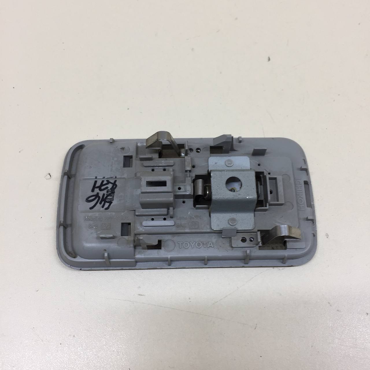 Плафон салонный Toyota Corolla E120 2001-2007