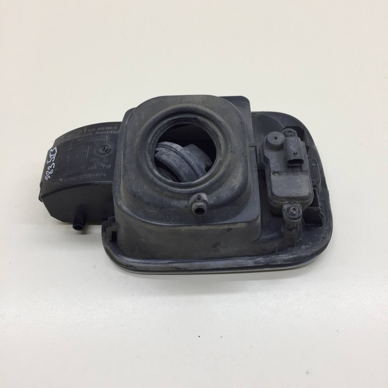 Лючок бензобака Skoda Rapid 2012-2020