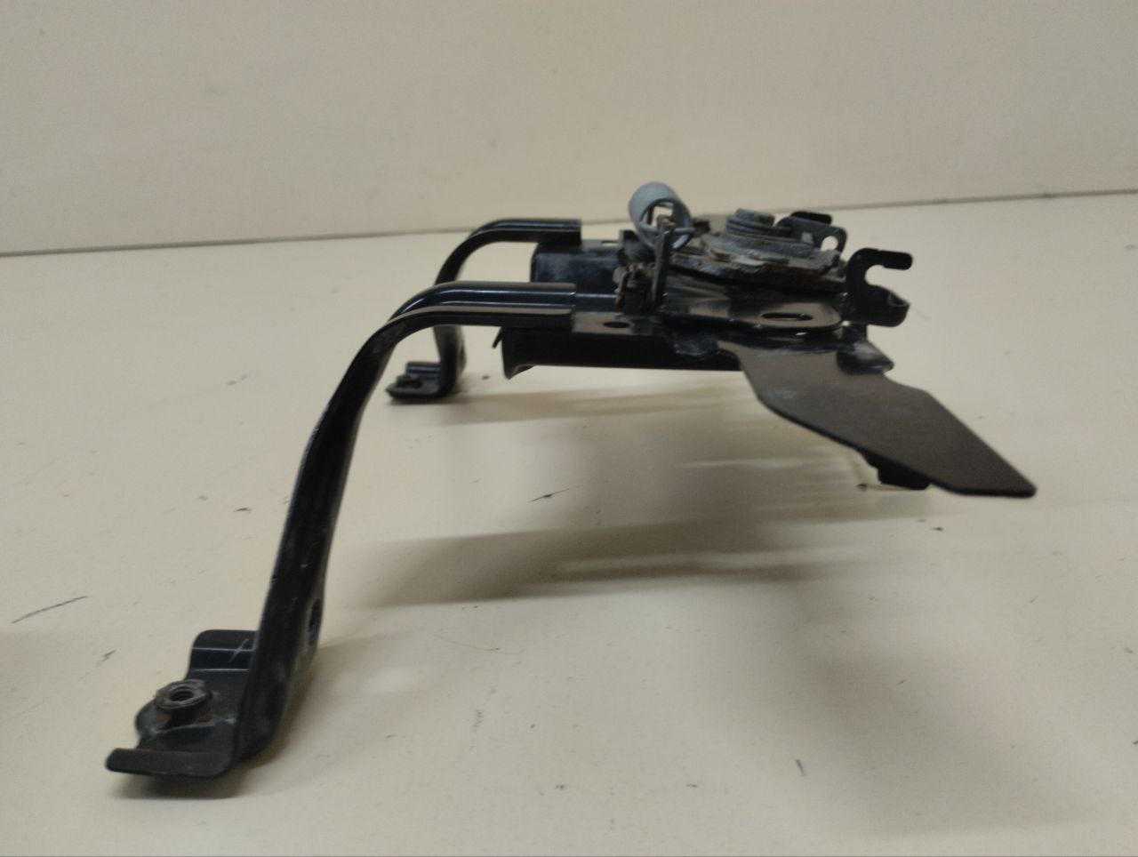 Замок капота Mazda Mazda 3 (BM) 2013-2016 Замок капота Mazda Mazda 3 (BM) 2013-2016