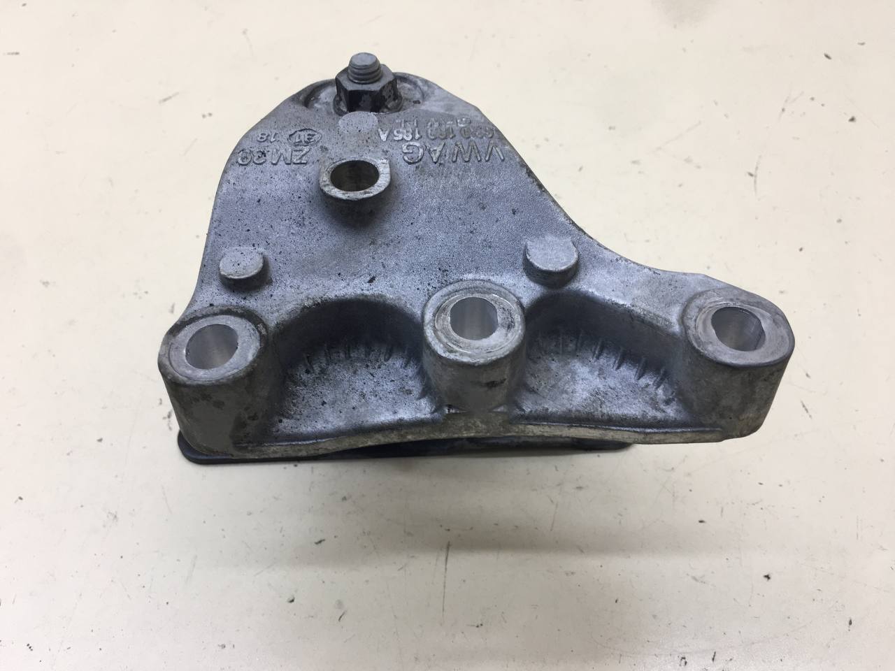 Опора двигателя правая Volkswagen Polo (MK5) 2011-2020