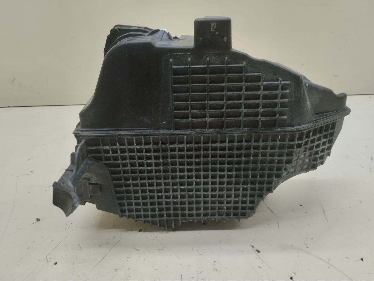 Корпус воздушного фильтра Renault Duster (HSA, HSM) 2012> Корпус воздушного фильтра Renault Duster (HSA, HSM) 2012>