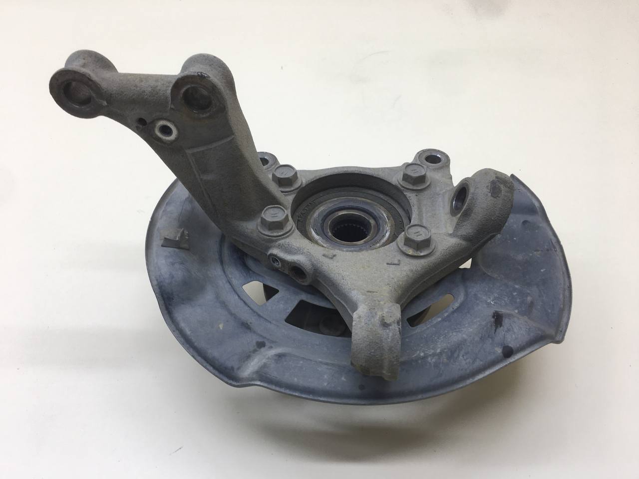 Кулак поворотный передний левый Toyota Rav 4 (A30) 2006-2013