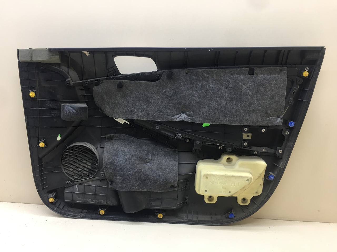 Обшивка двери передней левой Hyundai Solaris (RB) 2010-2017