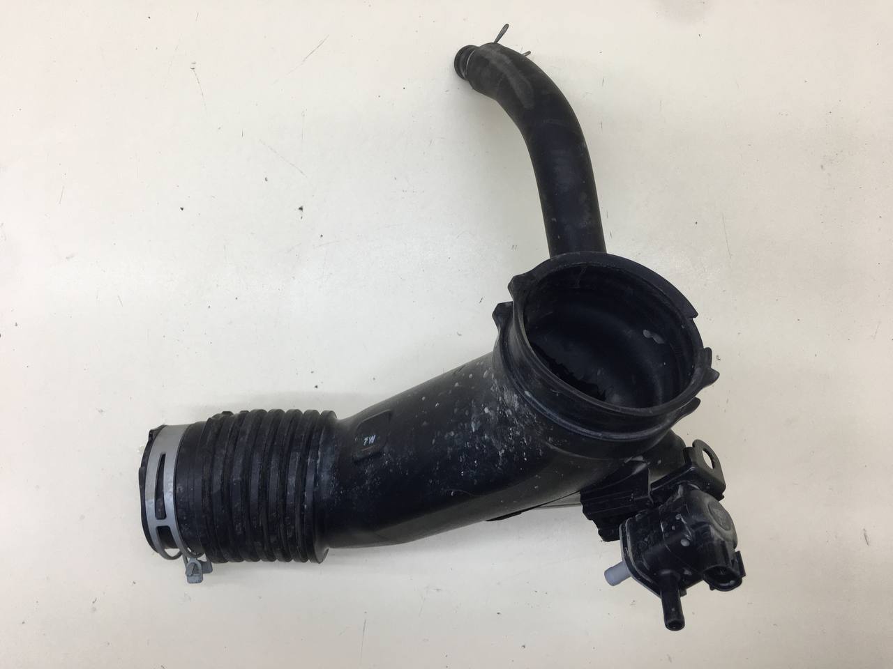 Патрубок воздушного фильтра Toyota Rav 4 (XA40) 2013-2019