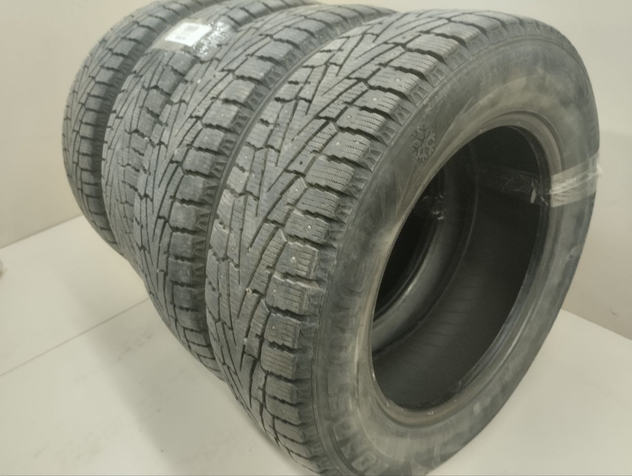 Шины к-кт R17 Зимние шипованные ROADSTONE WINGUAR WIN SPIKE