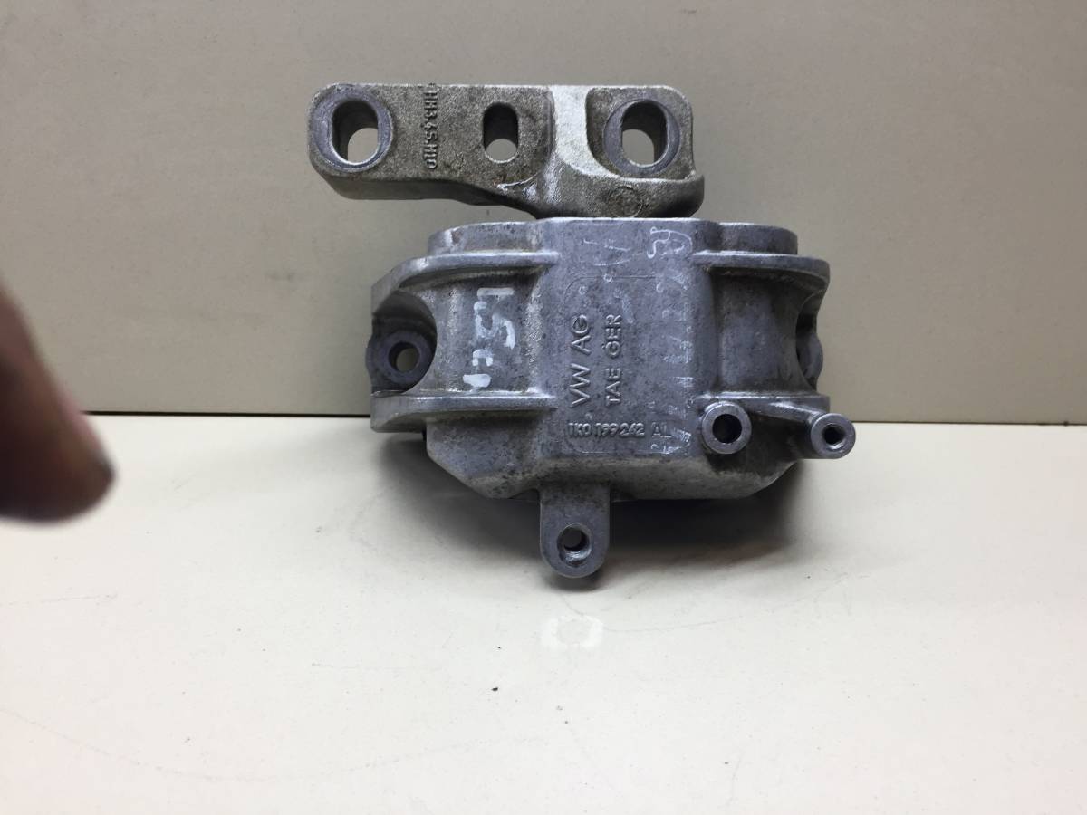 Опора двигателя правая Volkswagen Caddy 2004-2016