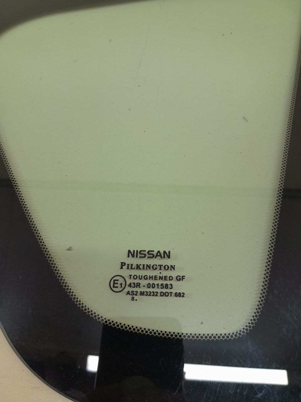 Стекло кузовное глухое правое Nissan Note (E11) 2006-2013 Стекло кузовное глухое правое Nissan Note (E11) 2006-2013