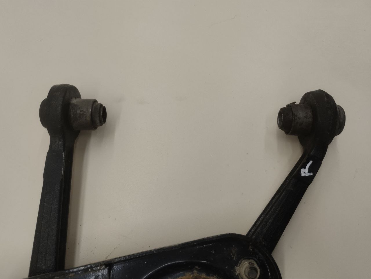 Рычаг передний нижний правый Chevrolet Niva 2009-2020